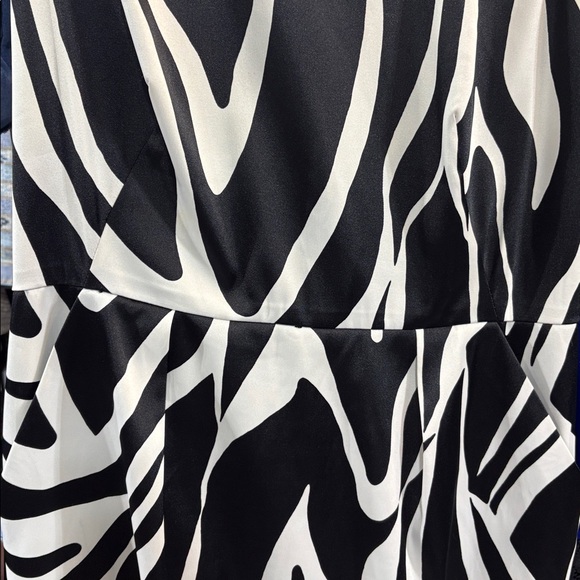 dressbarn Black and White zebra Midi Dress - Picture 4 of 4